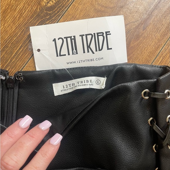 12th Tribe Tie Breaker Faux Leather Shorts Size Large - Picture 5 of 5